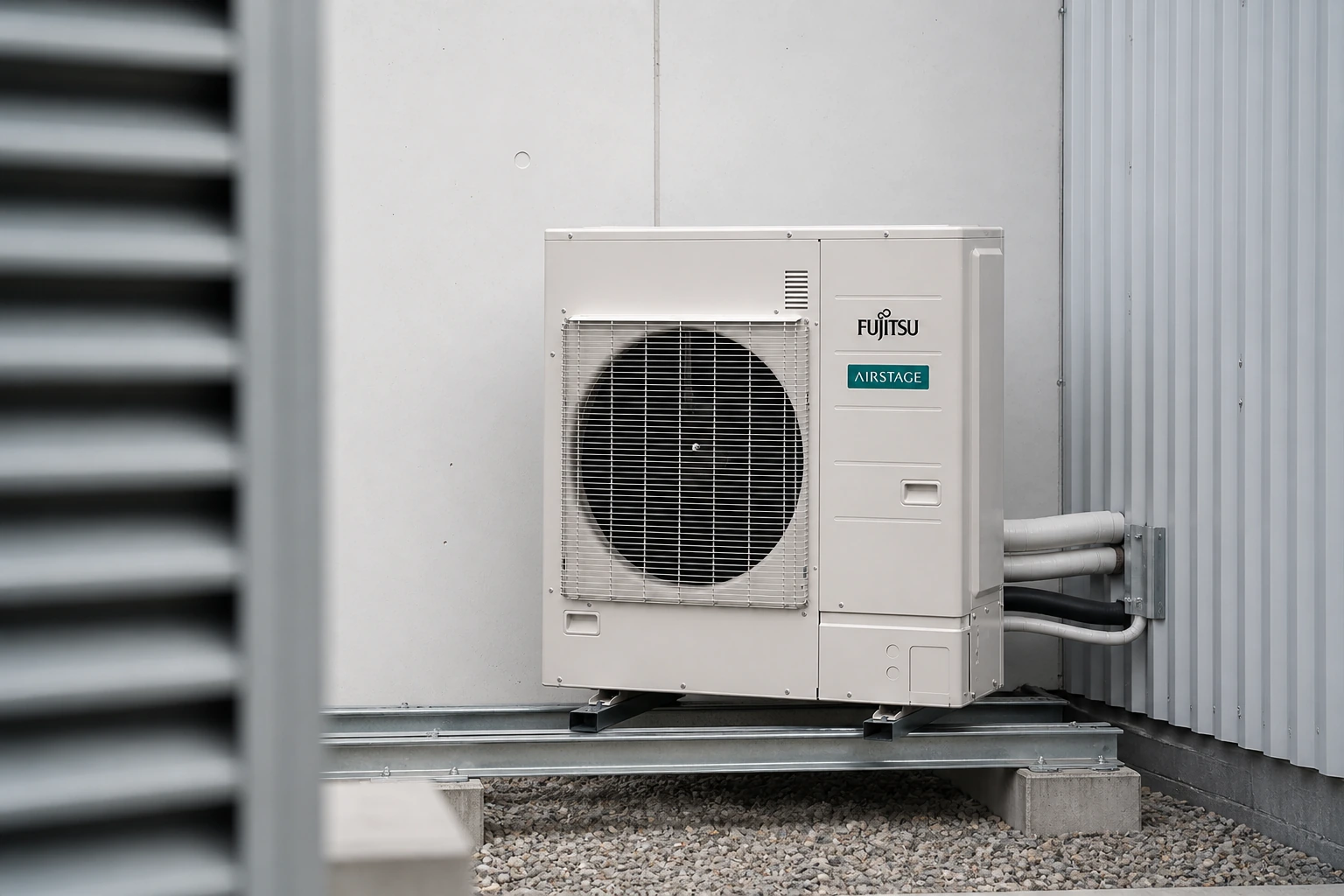 Fujitsu AIRSTAGE VRF J-IVS R410A — studyjna prezentacja konstrukcji i wykończenia urządzenia