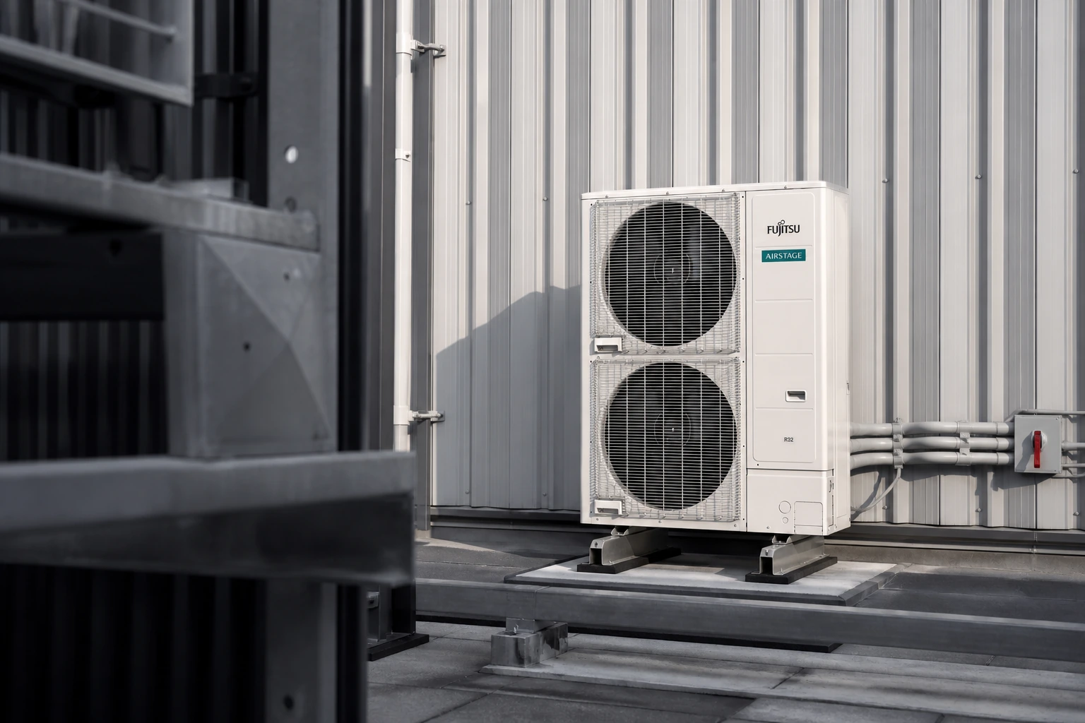 Fujitsu AIRSTAGE VRF J-VL R32 — studyjna prezentacja konstrukcji i wykończenia urządzenia